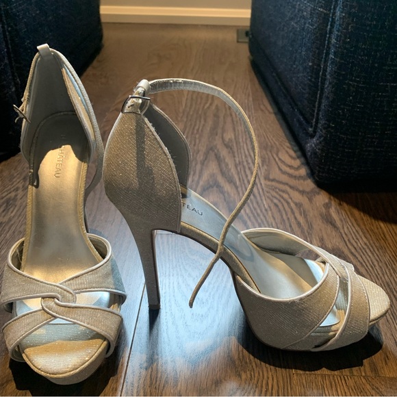 Le Chateau silver glitter stiletto pumps. - Picture 1 of 7
